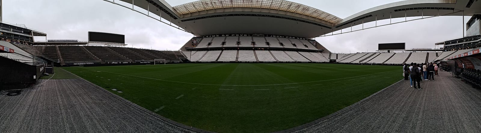 A wide panorama inside Neo Quimica Arena, the green pitch ringed by steep tiers of seating under a long straight roofline